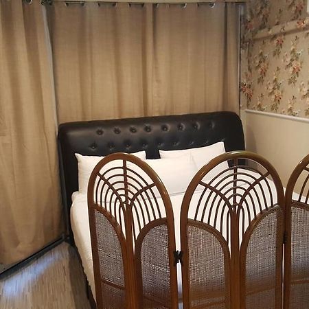 Bed And Butler Hostel Bangkok Exterior photo
