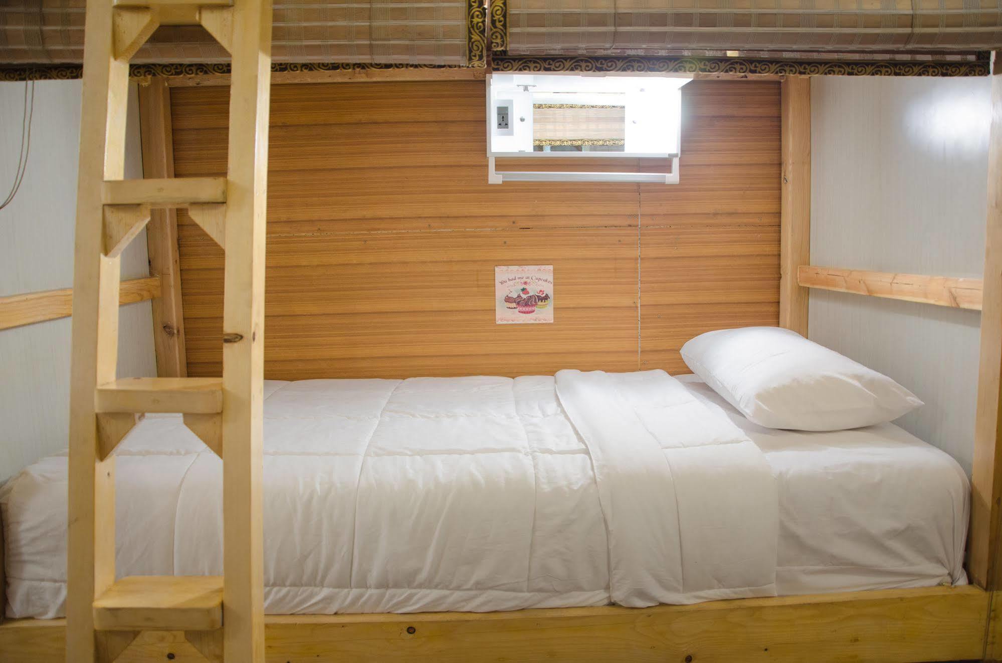 Bed And Butler Hostel Bangkok Exterior photo